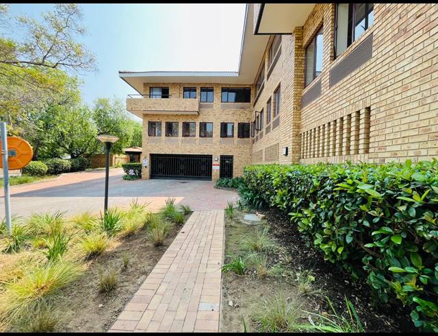 379M² OFFICE TO LET IN VORNA VALLEY